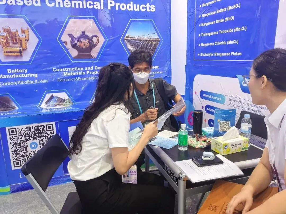 QingChong zeigt auf der Canton Fair sein gesamtes Sortiment an Manganchemikalien